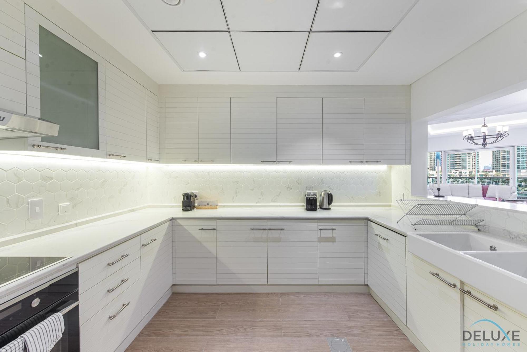 Exquisite 2br With Assistant At Marina Towers Marina By Deluxe Homes Apartment Dubai