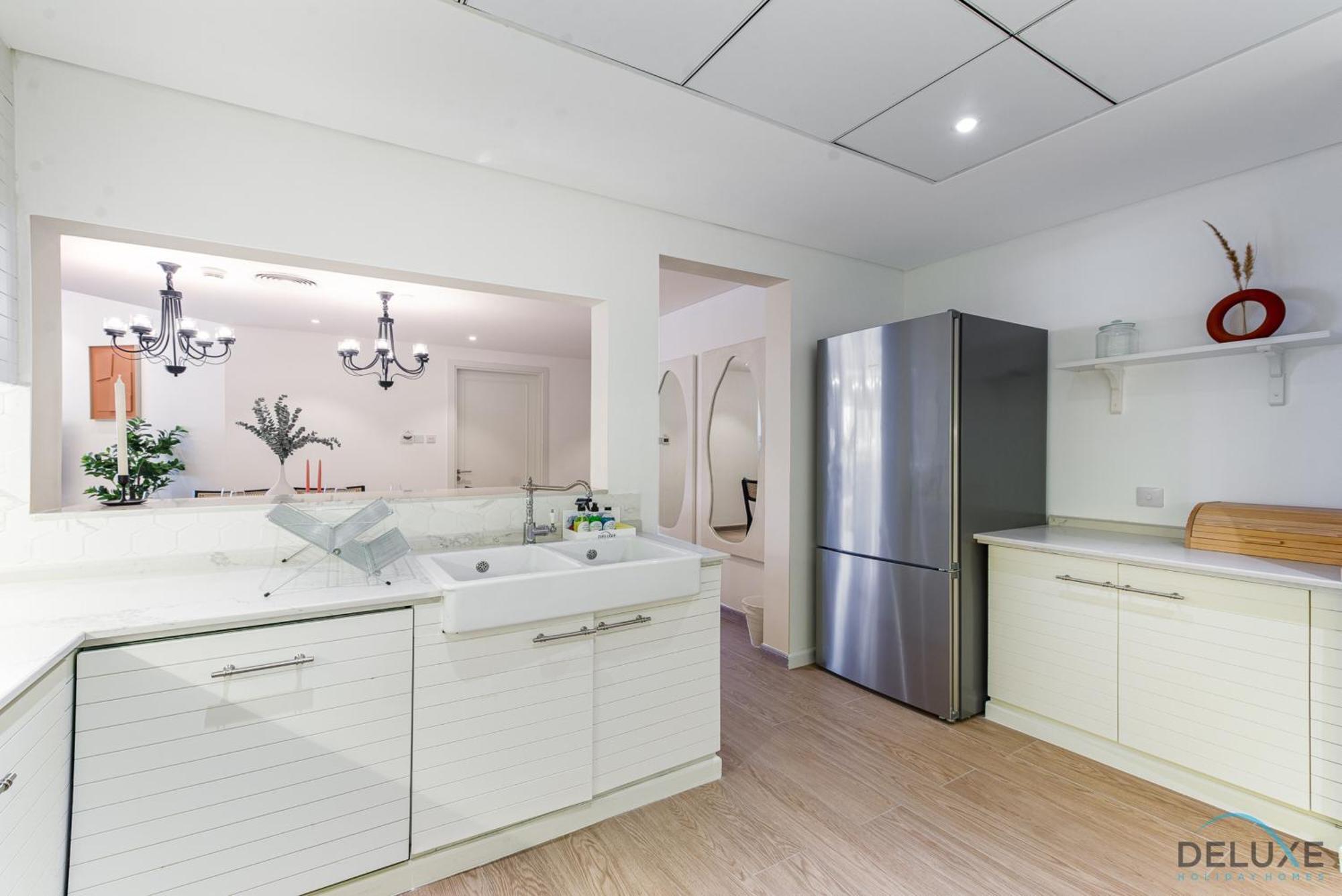 Exquisite 2br With Assistant At Marina Towers Marina By Deluxe Homes * Dubai