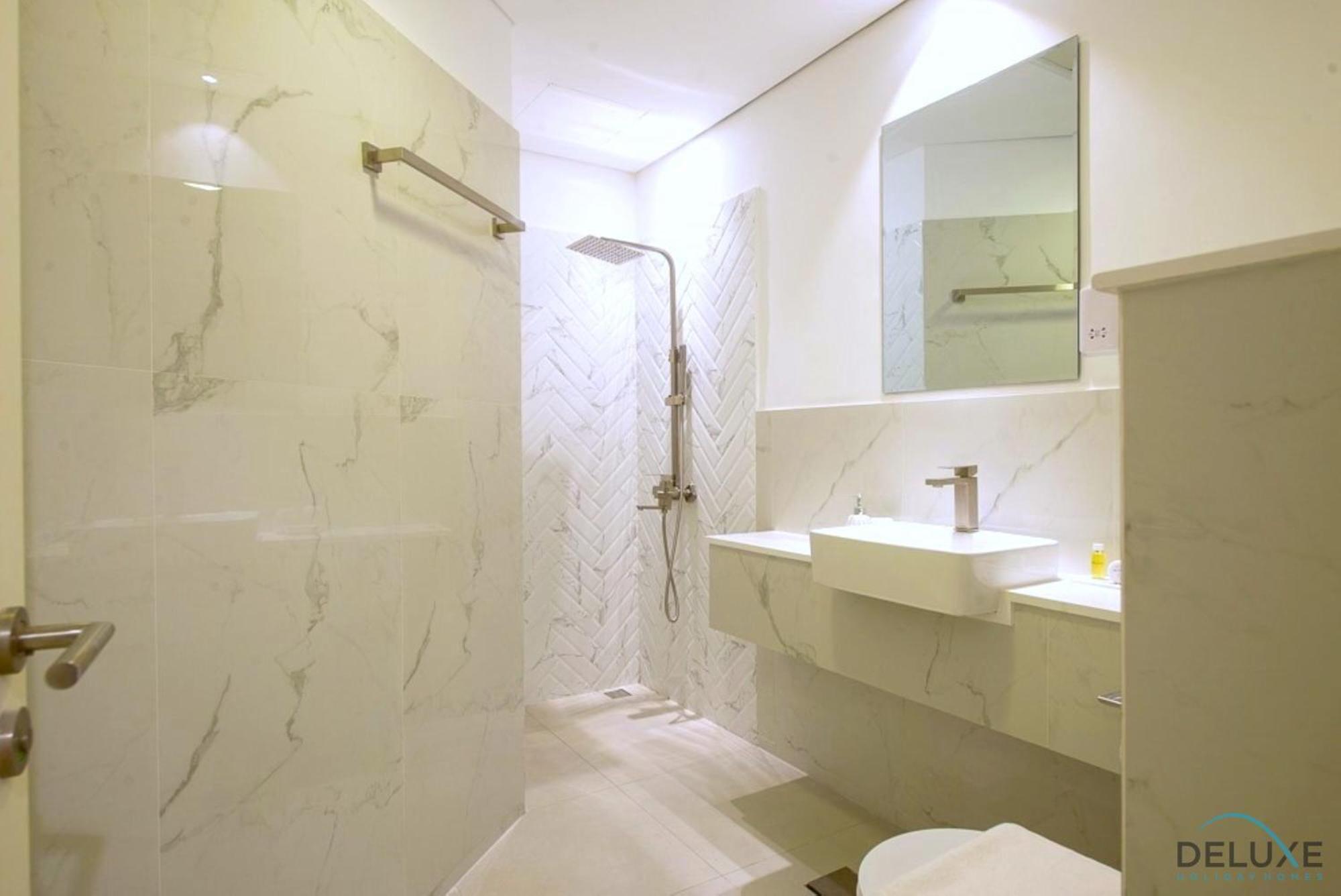 Exquisite 2br With Assistant At Marina Towers Marina By Deluxe Homes *