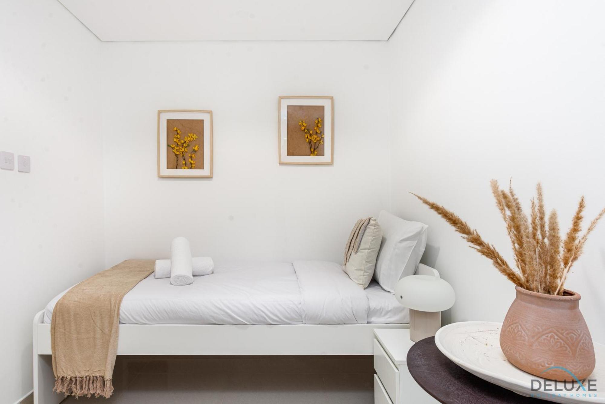 Exquisite 2br With Assistant At Marina Towers Marina By Deluxe Homes Apartment *
